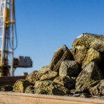 Global Uranium rafforza la struttura finanziaria con un raggruppamento 10:1