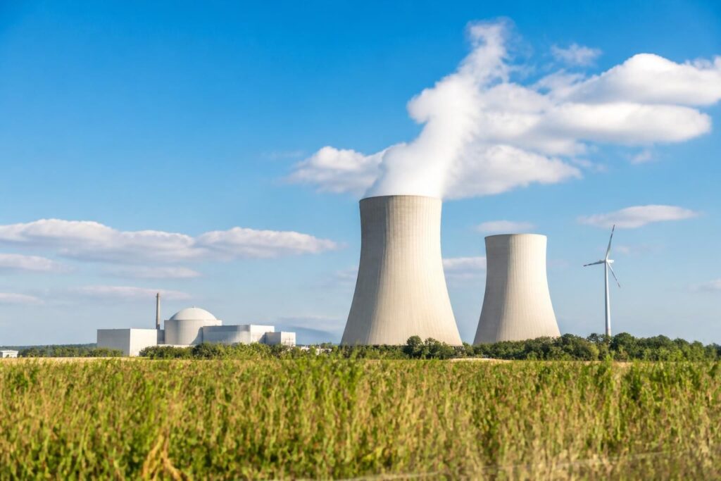 IEA: nel 2026 investimenti nucleare e rinnovabili a 2.200 miliardi