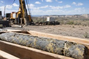 Premier American Uranium trova uranio a Kaycee: 10 piedi a 0,064% eU₃O₈